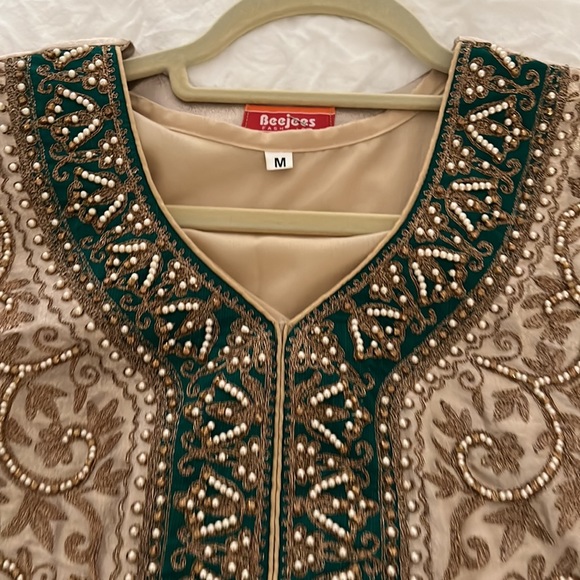 Indian dress size medium comes with scarf and pants. - Picture 4 of 6